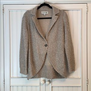 Beige/black textured sweater blazer!
